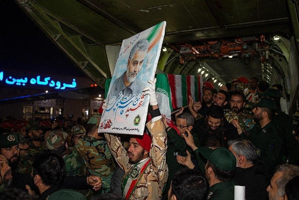 بالفيديو.. تشييع مهيب في إيران لشهداء الجريمة الامريكية