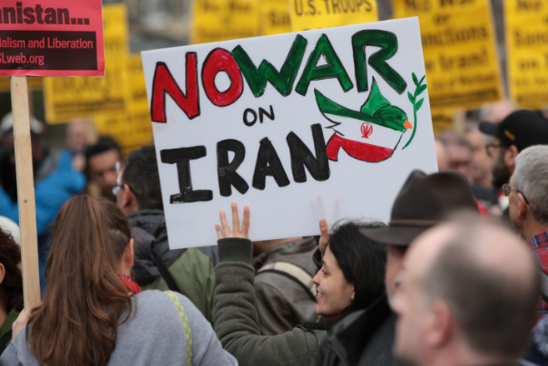 بالصور.. تظاهرات واسعة في امريكا ضد الحرب مع ايران وتصف ترامب بمجرم حرب