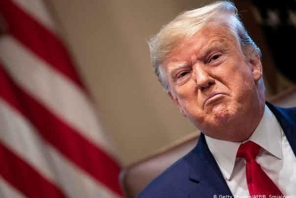 ترامب يواصل سياسته العدائية.. ويهدد بفرض عقوبات على العراق