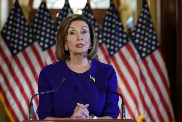 بيلوسي: مجلس النواب سيصوت على "حدّ تحركات" ترامب العسكرية