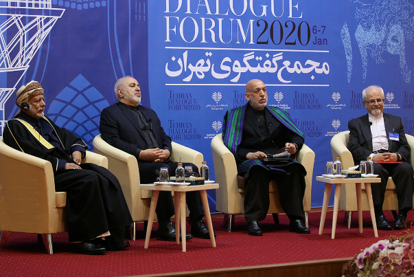 ظريف يدعو دول المنطقة أن لا تضحي بجيرانها من أجل أمريكا