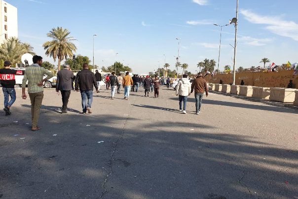 آغاز عقب نشینی معترضان از مقابل سفارت آمریکا در بغداد