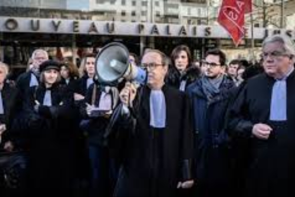 پیوستن پرستاران، معلمان و وکلا به صف اعتصاب‌کنندگان فرانسوی