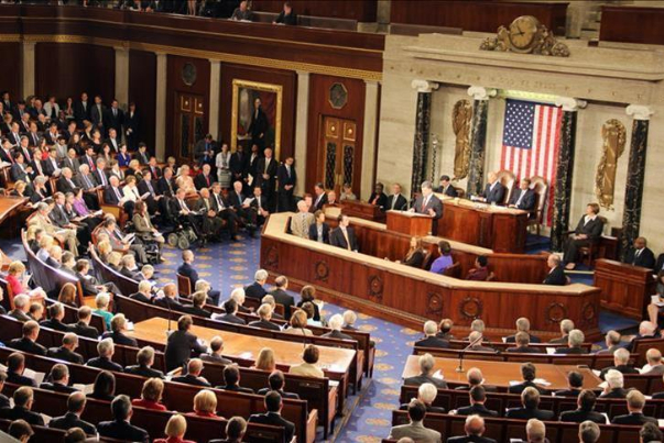 النواب الأمريكي يتبنّى قرارا يقيّد تحركات ترامب العسكرية