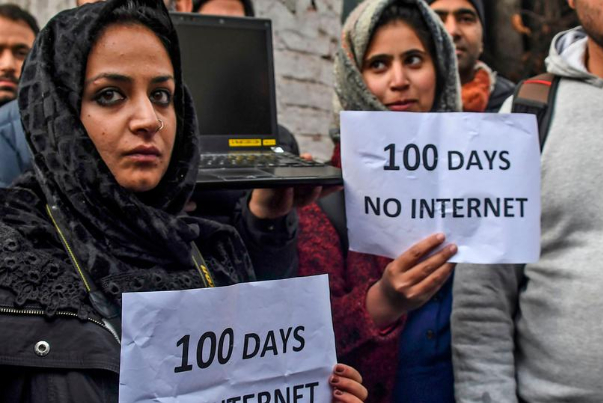 الهند.. القضاء يعتبر قرار قطع الإنترنت عن كشمير غير دستوري