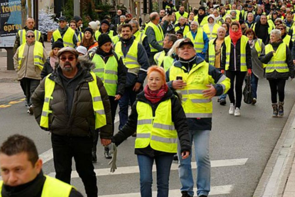 ادامه تظاهرات علیه سیاست‌های ماکرون در فرانسه