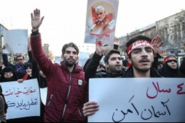 حضور پرشور مردم مشهد در حمایت از جبهه مقاومت و همدردی با خانواده های شهدای حادثه سقوط هواپیما