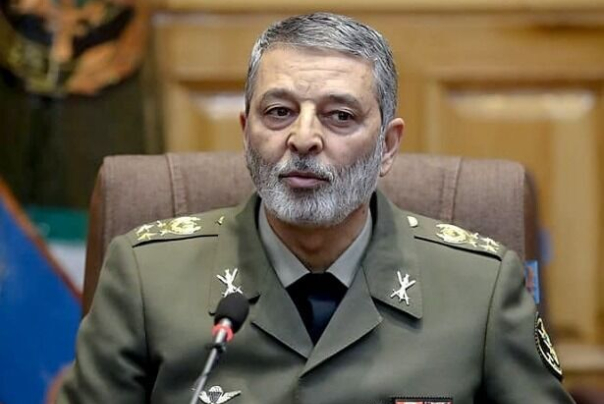 القائد العام للجيش الايراني: أجواء إيران أكثر أمنا من السابق