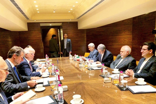 ظريف يبحث تقاعس الاوروبيين مع المفوض الاعلى للسياسة الخارجية الاوروبية