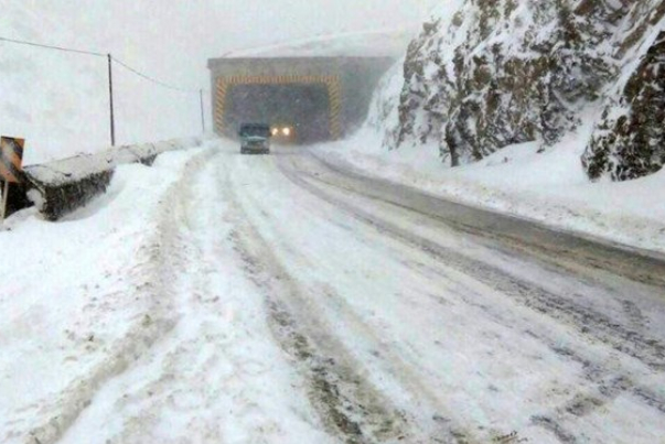 135 قرية محاصرة بالثلوج في شمال غرب ايران