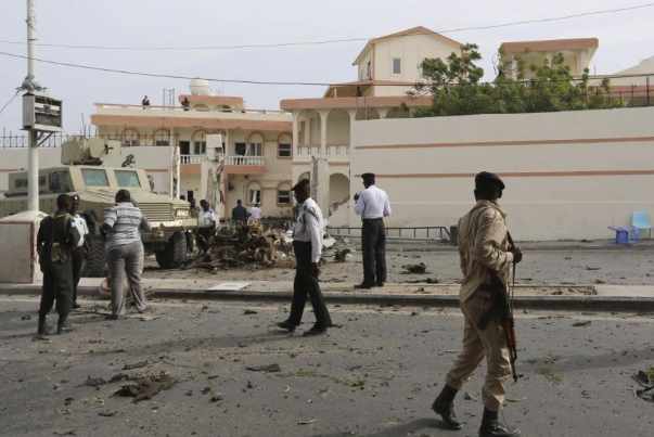 الصومال.. حركة الشباب تتبنى تفجيرا انتحاريا استهدف عمالا أتراكا في مقديشو