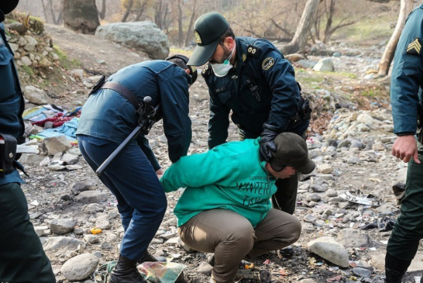 الأمن يفكّك عصابة مسلحة لتهريب الهروين شمال شرقي ايران