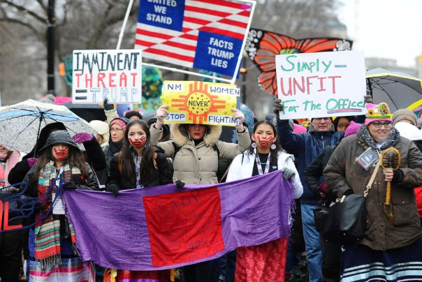 مسيرة نسوية بالآلاف في واشنطن ونيويورك ضد ترامب