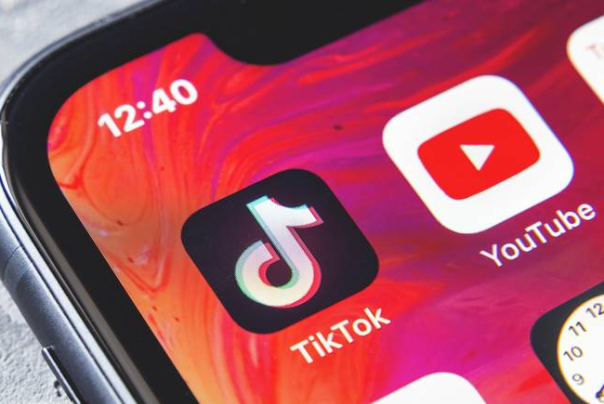 تيك توك.. تطبيق يكتسح فيسبوك وماسنجر