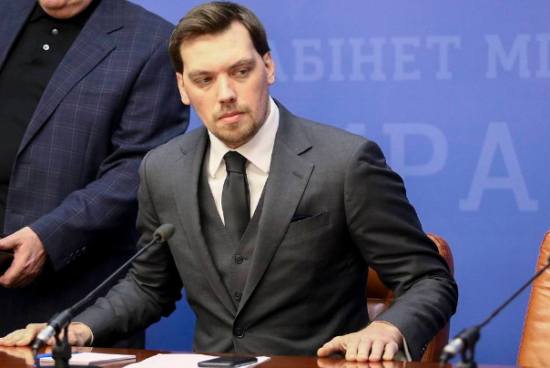 رئيس وزراء أوكرانيا: أوغاد وحثالة يعملون في أجهزتنا الحكومية