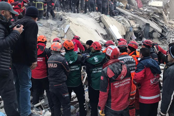 مقتل 22 وإصابة 992 شخصا جرّاء زلزال ضرب ولاية "ألازيغ" بتركيا
