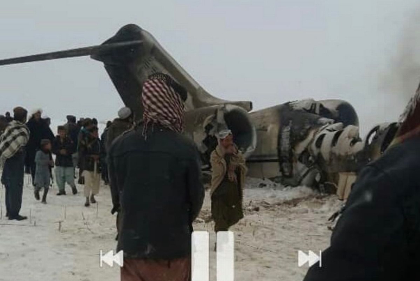 تحطم طائرة ركاب بمناطق طالبان وسط أفغانستان.. وتضارب الأنباء حول هويتها