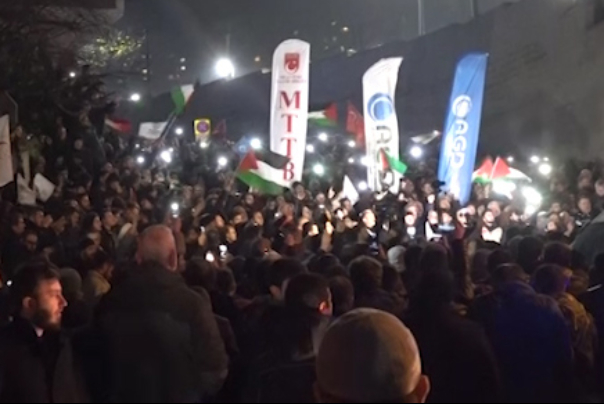 تجمع مقابل کنسولگری آمریکا در استانبول در اعتراض به طرح معامله قرن
