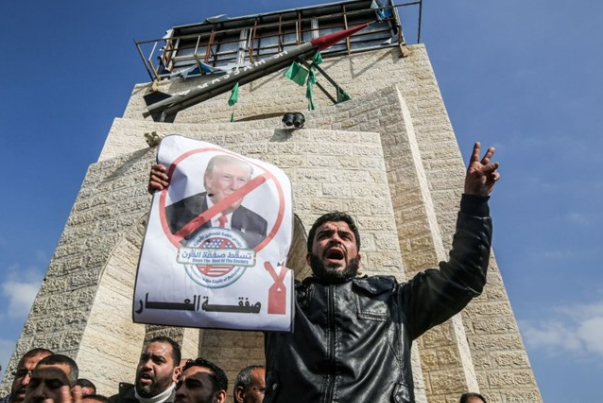 وزير صهيوني سابق: أنصح الفلسطينيين بعدم قبول صفقة القرن