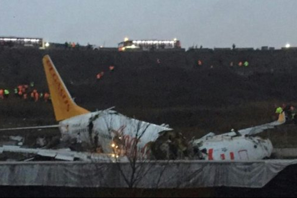 ثلاثة قتلى و179 مصاباً بحادث انشطار طائرة الركاب التركية
