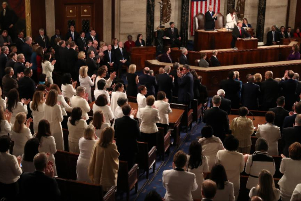 107 نواب بالكونغرس يدينون صفقة ترامب.. ترخص لانتهاك القانون