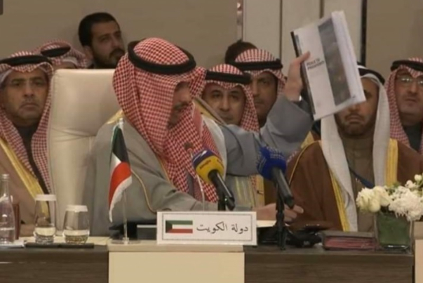 رئيس مجلس الأمة الكويتي يرمي صفقة ترامب في سلة المهملات