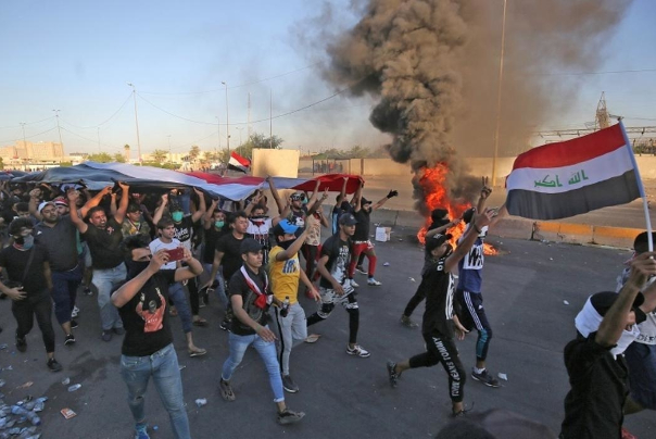 سياسي عراقي يتهم شركات أمنية تابعة للسفارة الامريكية بقتل المتظاهرين