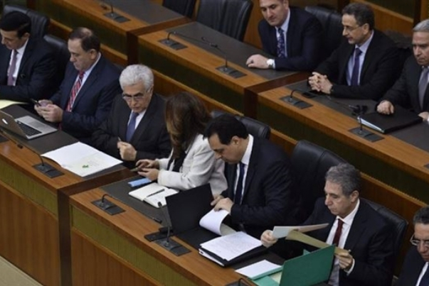 الحكومة اللبنانية الجديدة تنال ثقة البرلمان
