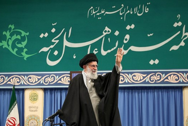 قائد الثورة: البكاء في مجالس الشهداء لإظهار أسمى المشاعر الانسانية في الميدان