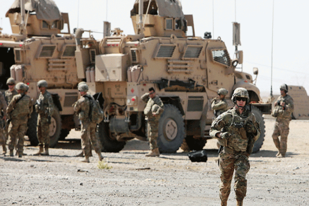 خبير سياسي يحذّر من لعبة تهدف الى إبقاء القوات الأمريكية في العراق