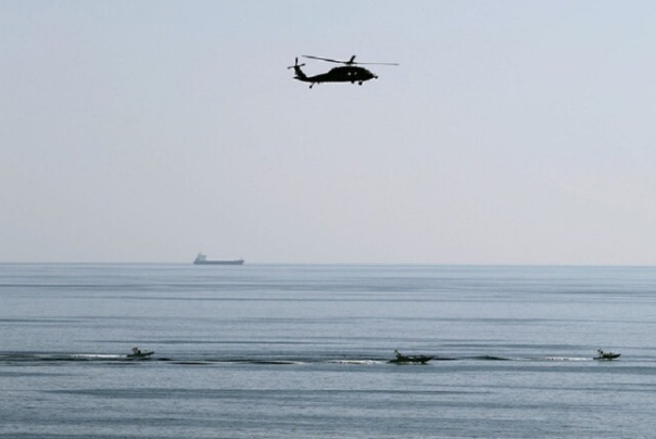 خفر السواحل الايراني يحتجز سفينة أجنبية في خليج عمان.. والسبب؟