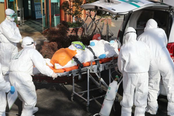 كورونا يفتك بالمزيد في الصين.. تعليق الدراسة بمحافظات إيرانية.. وعزل بلدات بشمال إيطاليا