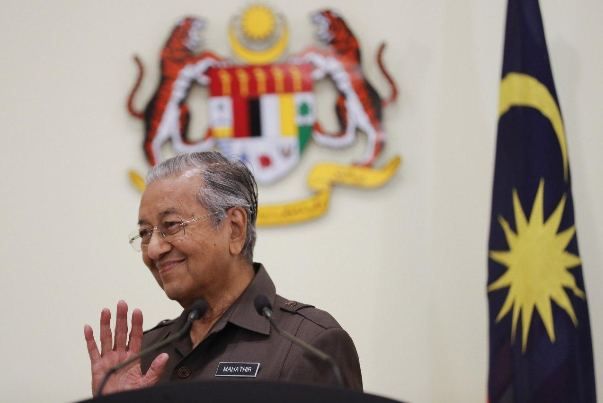 پادشاه مالزی استعفای «ماهاتیر محمد» را پذیرفت