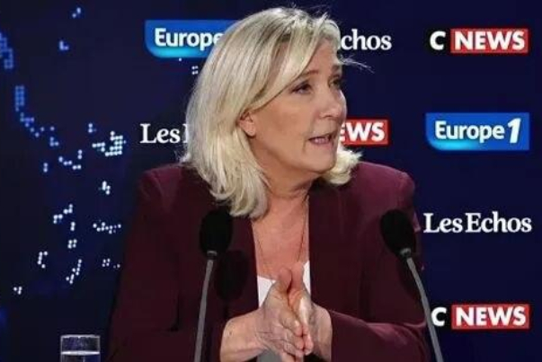 رهبر حزب مخالف مکرون، پاریس را به دروغگویی درباره کرونا متهم کرد