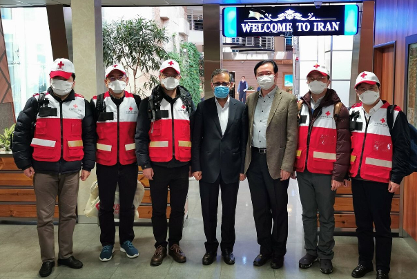 حزمة مساعدات وفريق طبي صيني يصلان الى طهران