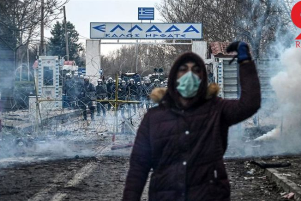 پلیس یونان به سمت پناهجویان گرفتار در مرز ترکیه گاز اشک‌آور شلیک کرد