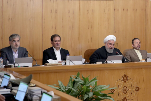 روحاني يوجه بتوفير المواد الطبية اللازمة لمكافحة كورونا