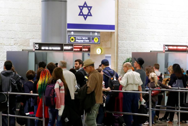 الكيان الصهيوني يحرم الجنود والضباط من السفر بسبب كورونا