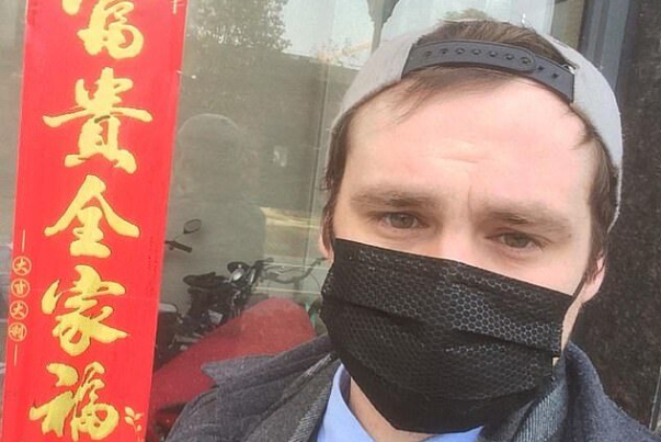 "شعرت كأن قطارا دهسني".. مصاب بكورونا يروي تفاصيل رحلة علاجه