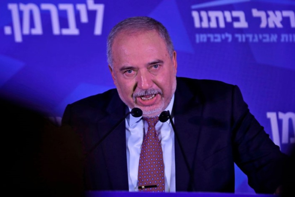 ليبرمان يوافق على خطة للإطاحة بنتنياهو دون انتخابات رابعة