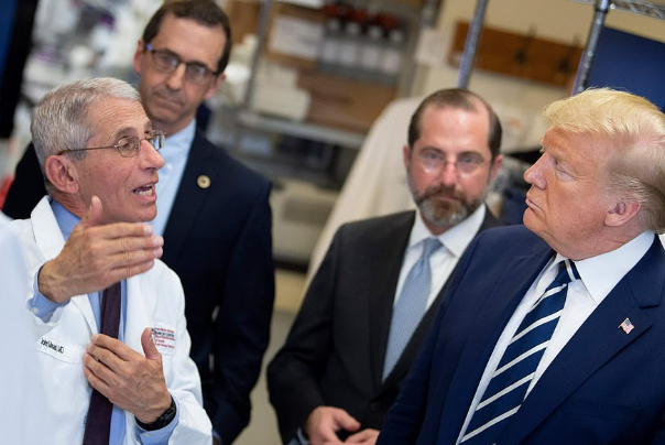 كورونا يقترب من ترامب