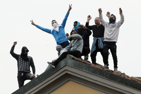شورش کرونایی در زندان های ایتالیا قربانی گرفت