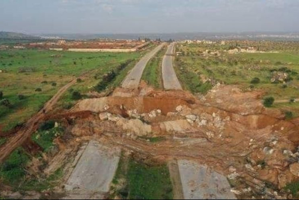 سوريا تتوعّد بفتح طريق M4 في إدلب بالقوة