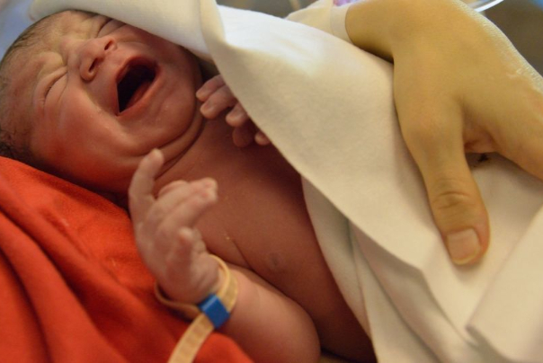 مخاطرات ناشی از شیوع کرونا برای زنان باردار