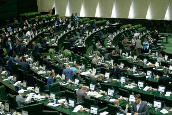 مجلس با طرح سه فوریتی تعطیلی یک‌ ماهه کشور مخالفت کرد