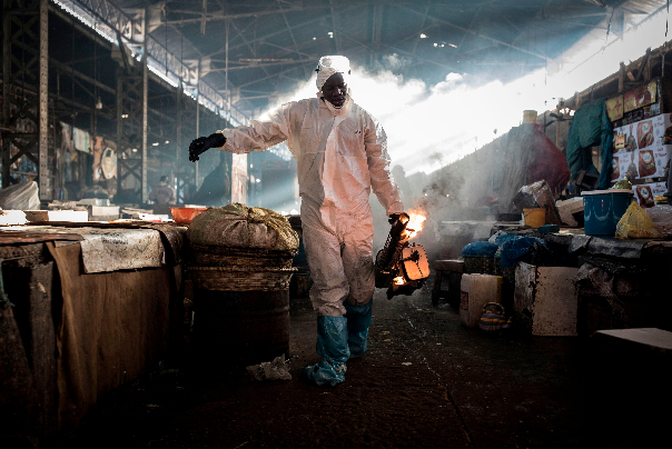 وزير برازيلي يتهم الصين بنشر كورونا للسيطرة على العالم.. وبكين تردّ