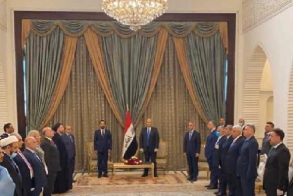 الرئيس العراقي يكلف مصطفى الكاظمي بتشكيل الحكومة العراقية