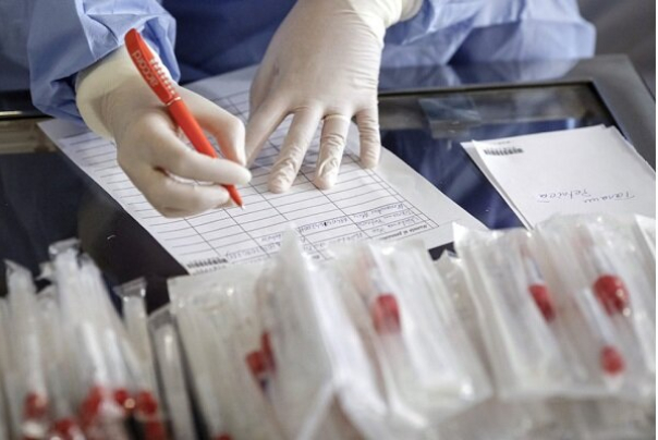 ايران تنتج عدّة التشخيص السريع لفيروس كورونا