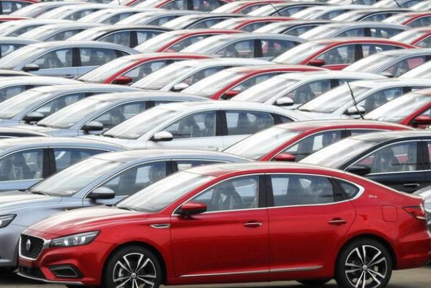 فروش خودرو در چین 10 درصد کم می‌شود