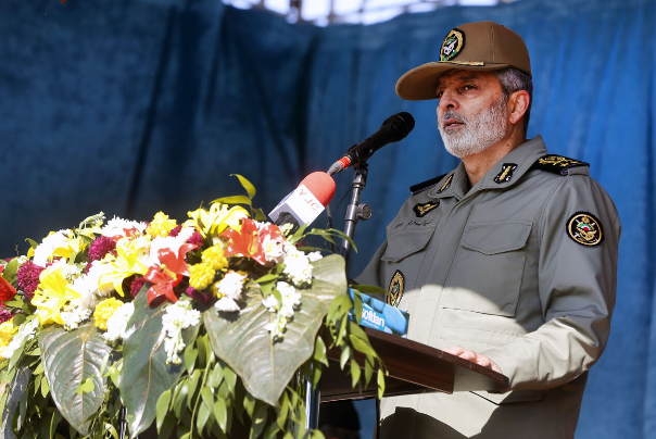 القائد العام للجيش الايراني: القوات المسلحة تقف سدا منيعا بوجه العدو